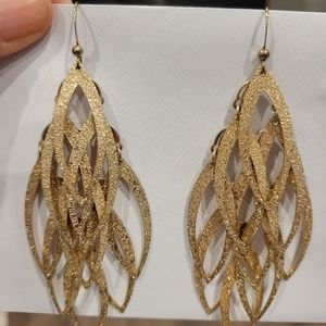 Dangle gold earings